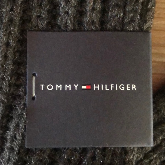 Tommy Hilfiger scarf NWT - Picture 2 of 3